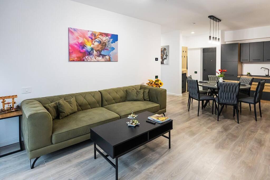 Apartment Royal Family *